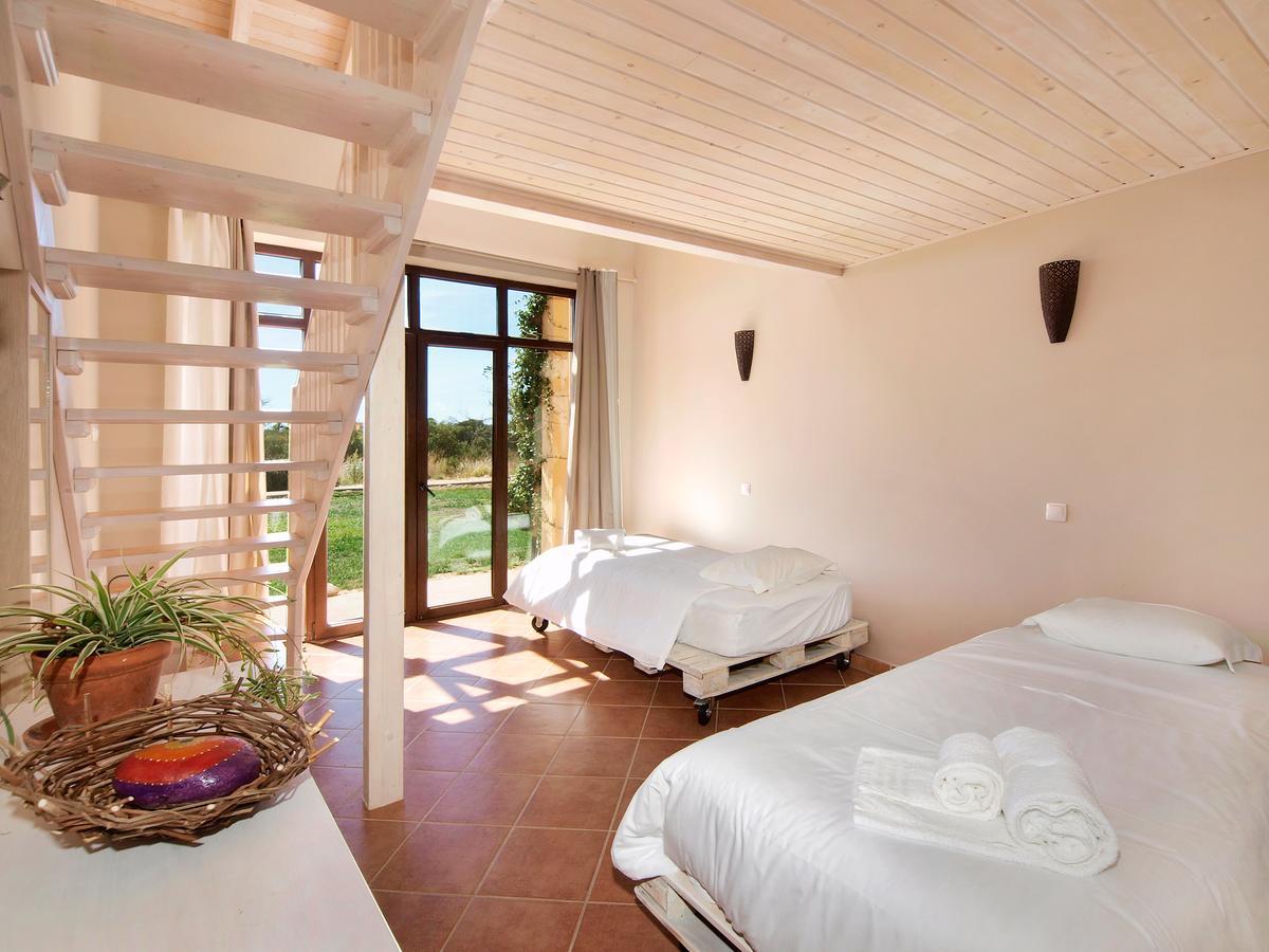 Casa Do Vale Da Lama Ecohotel & Retreat Centre In A Farm Odiáxere Exterior foto